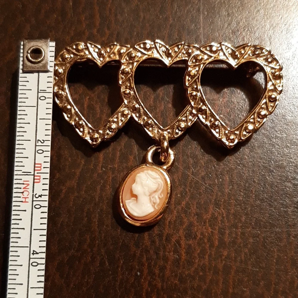 Triple Heart Gold Tone Brooch with Cameo - Picture 5 of 6